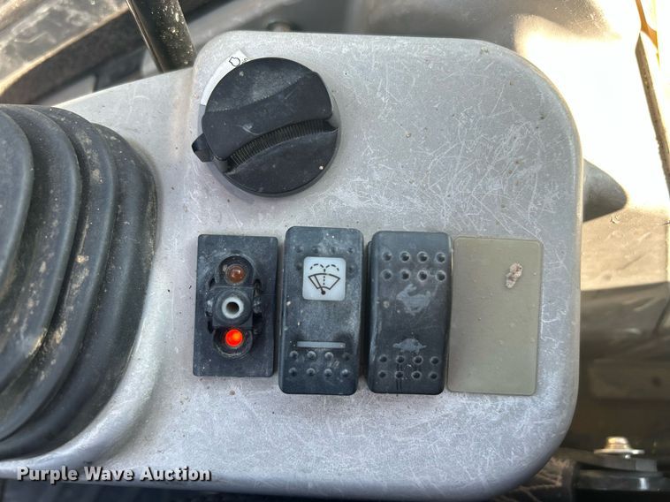 image for item KW9061 2016 John Deere 35G  mini excavator