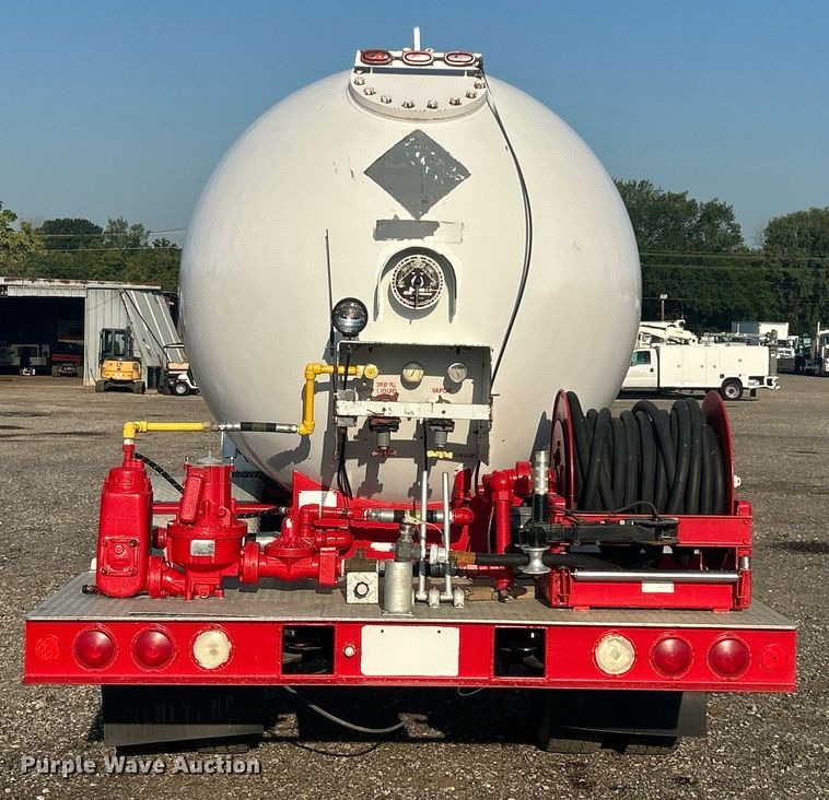 image for item KW9079 1998 GMC C7500  propane delivery truck