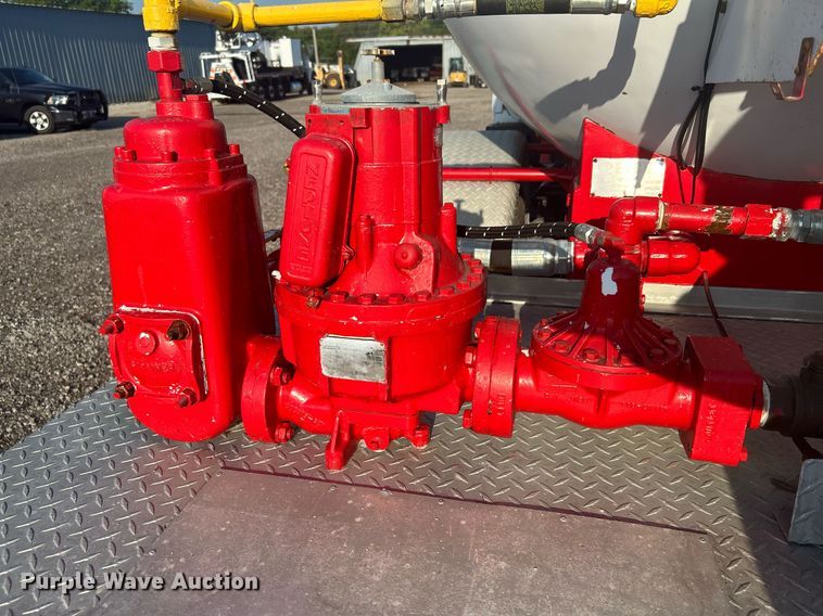 image for item KW9079 1998 GMC C7500  propane delivery truck