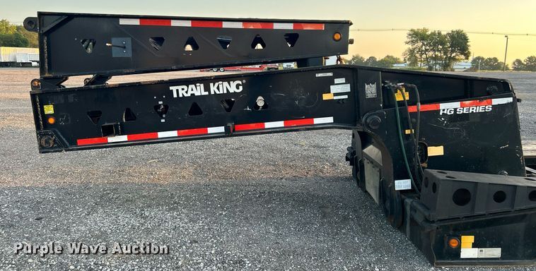 image for item KW9082 2007 Trail King TK13OHDG-533  lowboy equipment trailer