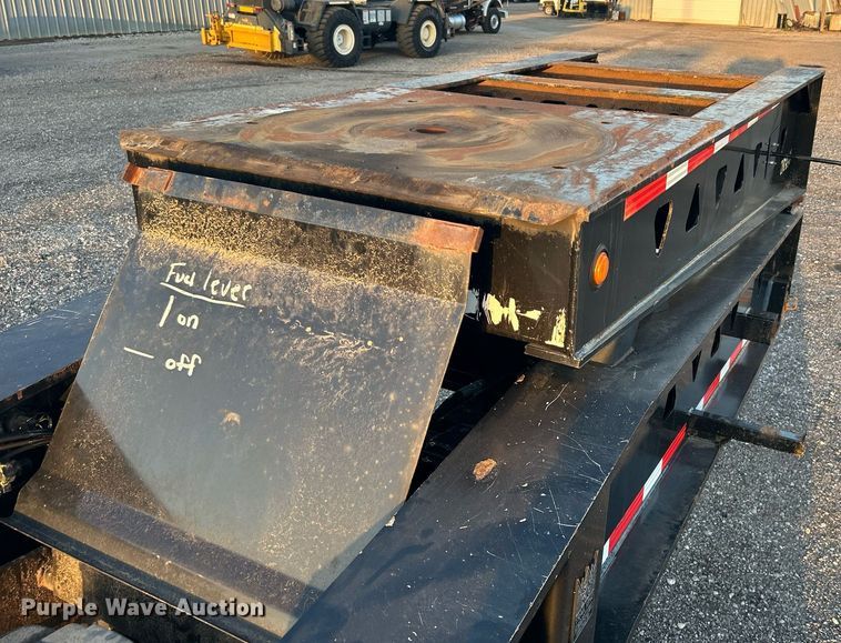 image for item KW9082 2007 Trail King TK13OHDG-533  lowboy equipment trailer