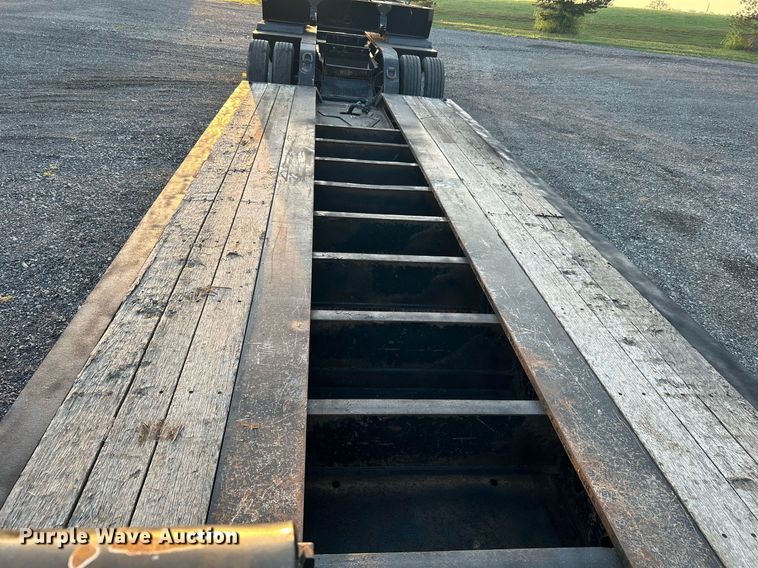 image for item KW9082 2007 Trail King TK13OHDG-533  lowboy equipment trailer