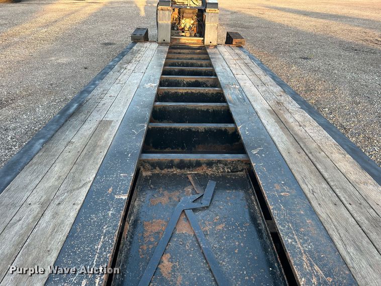 image for item KW9082 2007 Trail King TK13OHDG-533  lowboy equipment trailer