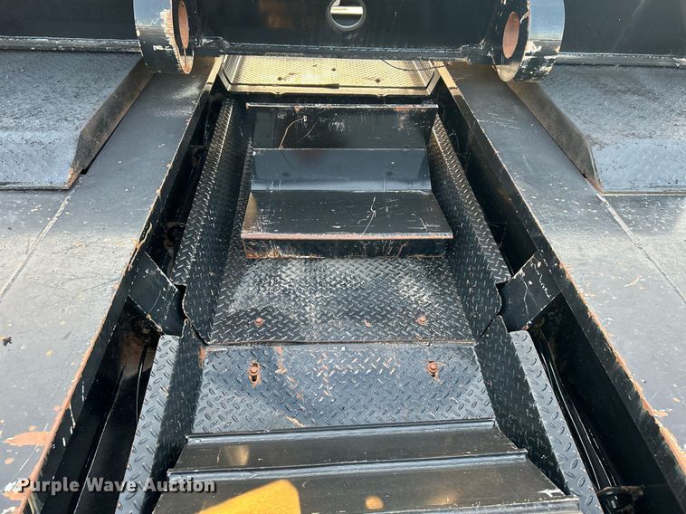 image for item KW9082 2007 Trail King TK13OHDG-533  lowboy equipment trailer