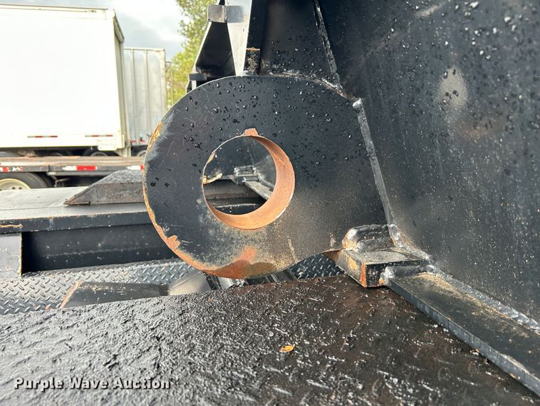 image for item KW9082 2007 Trail King TK13OHDG-533  lowboy equipment trailer