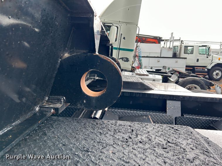 image for item KW9082 2007 Trail King TK13OHDG-533  lowboy equipment trailer