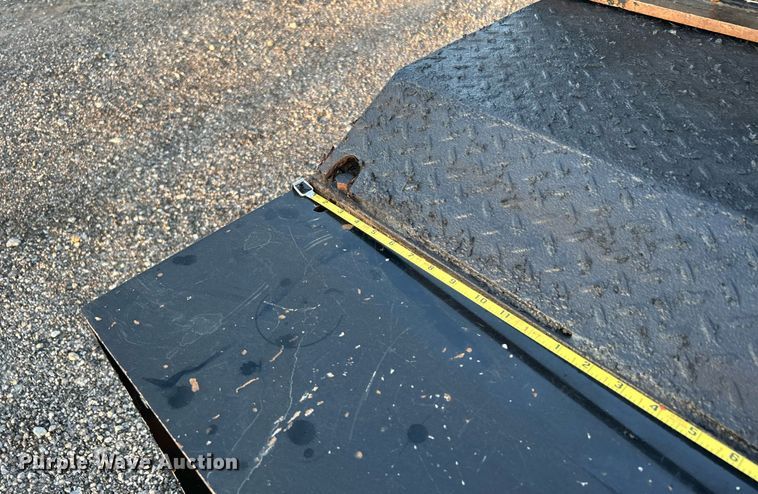 image for item KW9082 2007 Trail King TK13OHDG-533  lowboy equipment trailer