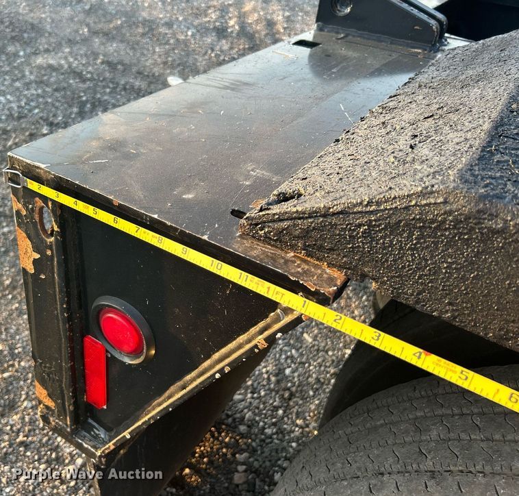 image for item KW9082 2007 Trail King TK13OHDG-533  lowboy equipment trailer