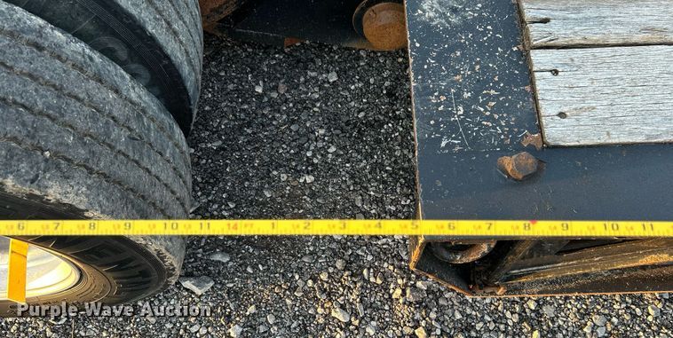 image for item KW9082 2007 Trail King TK13OHDG-533  lowboy equipment trailer