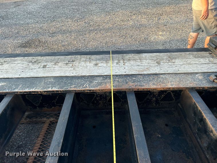 image for item KW9082 2007 Trail King TK13OHDG-533  lowboy equipment trailer