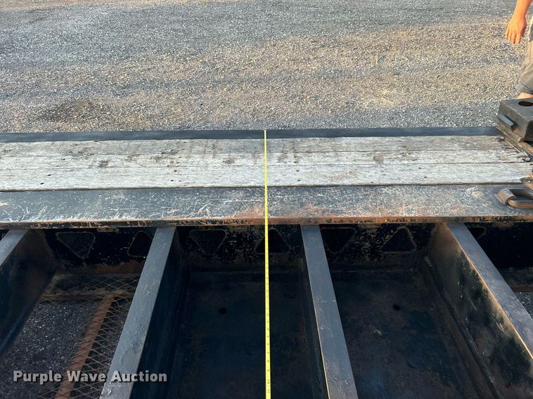 image for item KW9082 2007 Trail King TK13OHDG-533  lowboy equipment trailer