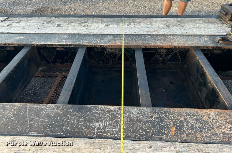 image for item KW9082 2007 Trail King TK13OHDG-533  lowboy equipment trailer