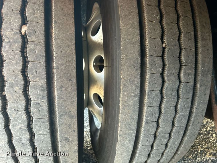 image for item KW9082 2007 Trail King TK13OHDG-533  lowboy equipment trailer