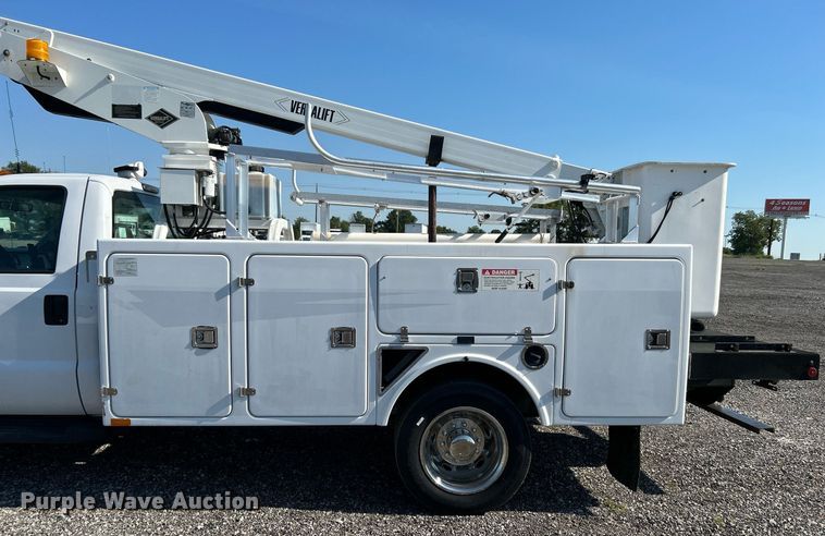 image for item KW9091 2010 Ford F450 Super Duty XL  bucket truck