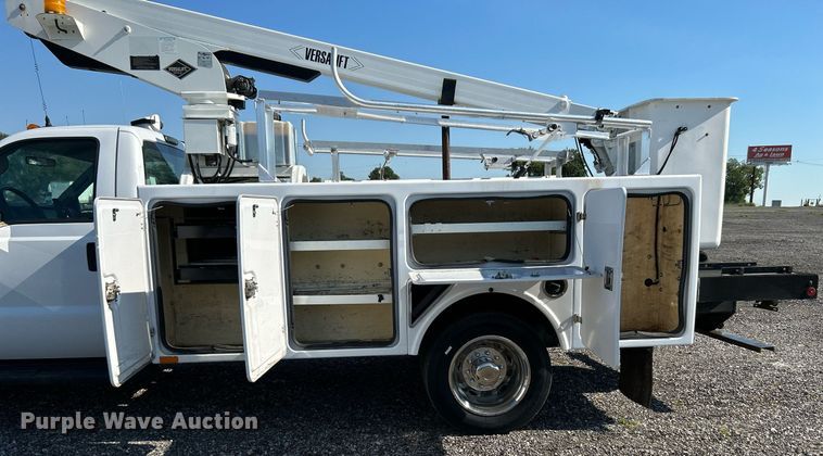 image for item KW9091 2010 Ford F450 Super Duty XL  bucket truck