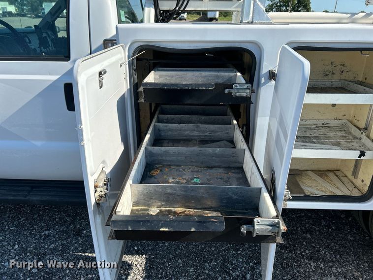 image for item KW9091 2010 Ford F450 Super Duty XL  bucket truck