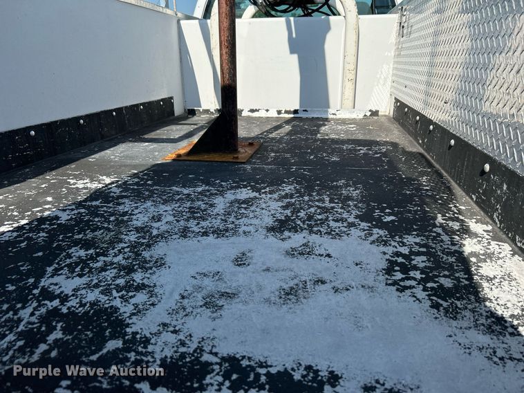 image for item KW9091 2010 Ford F450 Super Duty XL  bucket truck