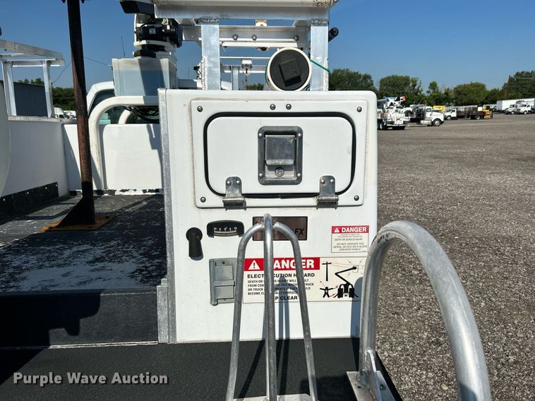 image for item KW9091 2010 Ford F450 Super Duty XL  bucket truck