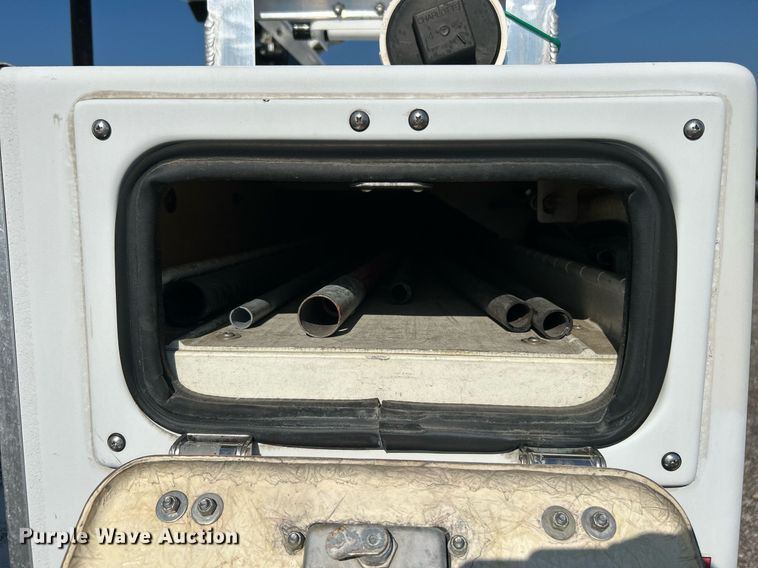 image for item KW9091 2010 Ford F450 Super Duty XL  bucket truck