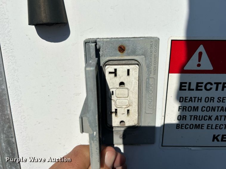 image for item KW9091 2010 Ford F450 Super Duty XL  bucket truck