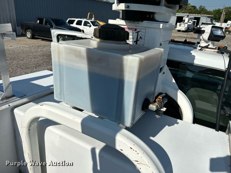 image for item KW9091 2010 Ford F450 Super Duty XL  bucket truck