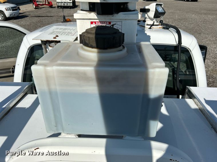 image for item KW9091 2010 Ford F450 Super Duty XL  bucket truck