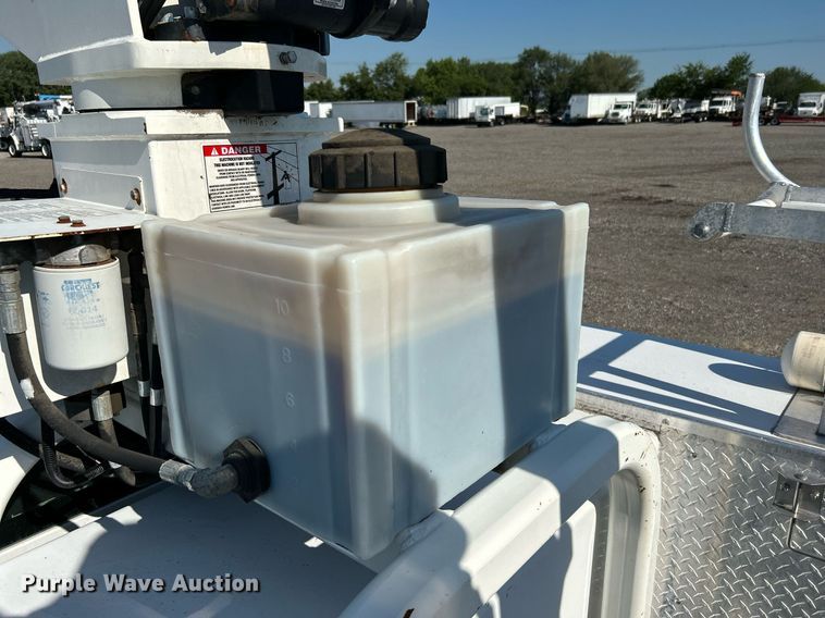 image for item KW9091 2010 Ford F450 Super Duty XL  bucket truck