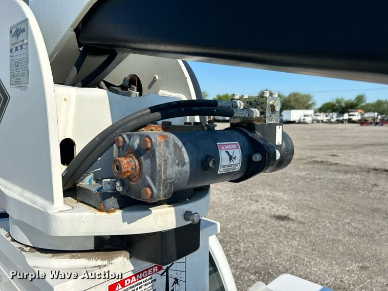 image for item KW9091 2010 Ford F450 Super Duty XL  bucket truck