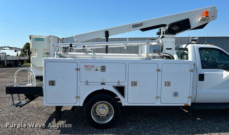 image for item KW9091 2010 Ford F450 Super Duty XL  bucket truck