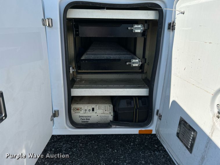 image for item KW9091 2010 Ford F450 Super Duty XL  bucket truck