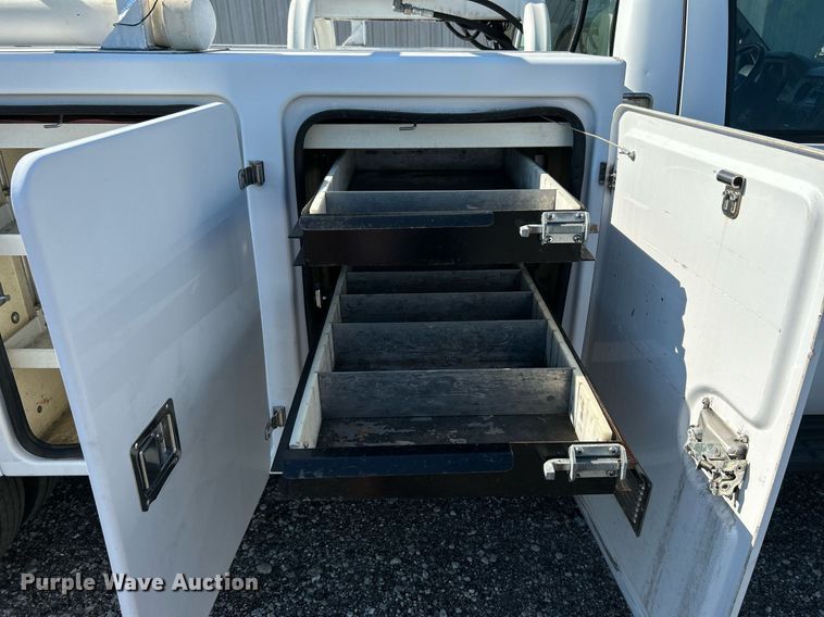 image for item KW9091 2010 Ford F450 Super Duty XL  bucket truck