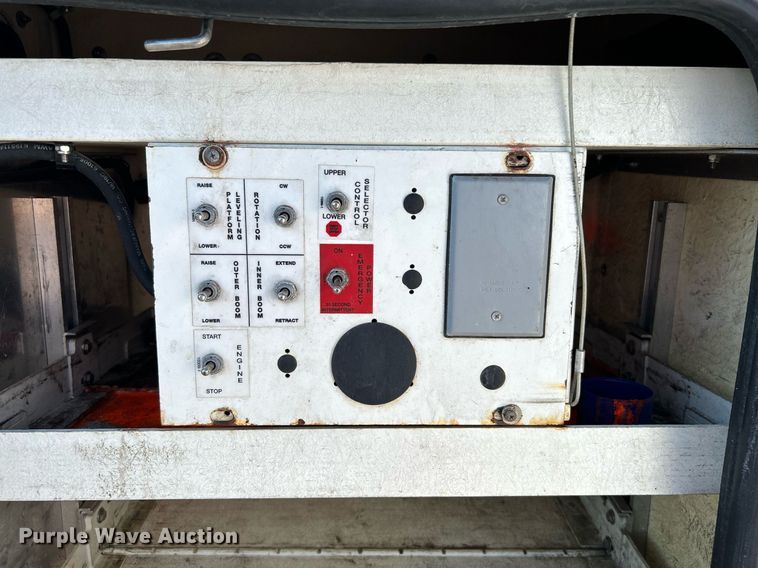 image for item KW9091 2010 Ford F450 Super Duty XL  bucket truck