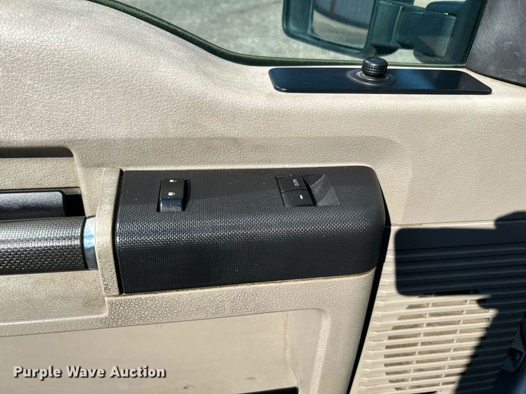 image for item KW9091 2010 Ford F450 Super Duty XL  bucket truck