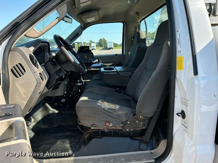 image for item KW9091 2010 Ford F450 Super Duty XL  bucket truck