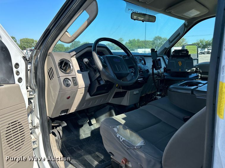 image for item KW9091 2010 Ford F450 Super Duty XL  bucket truck