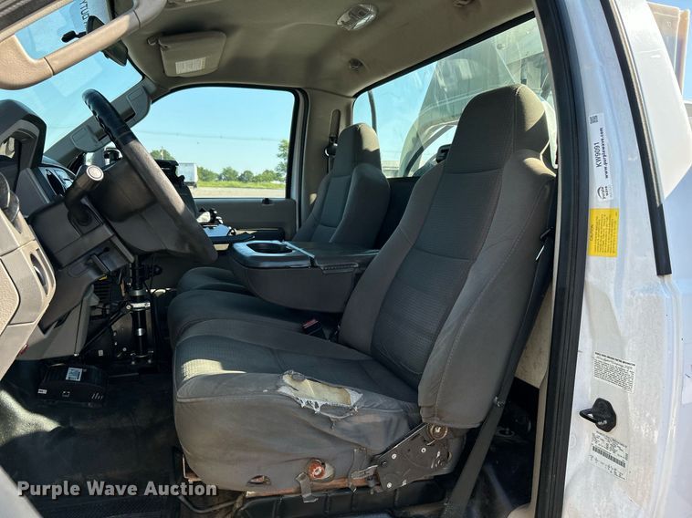 image for item KW9091 2010 Ford F450 Super Duty XL  bucket truck