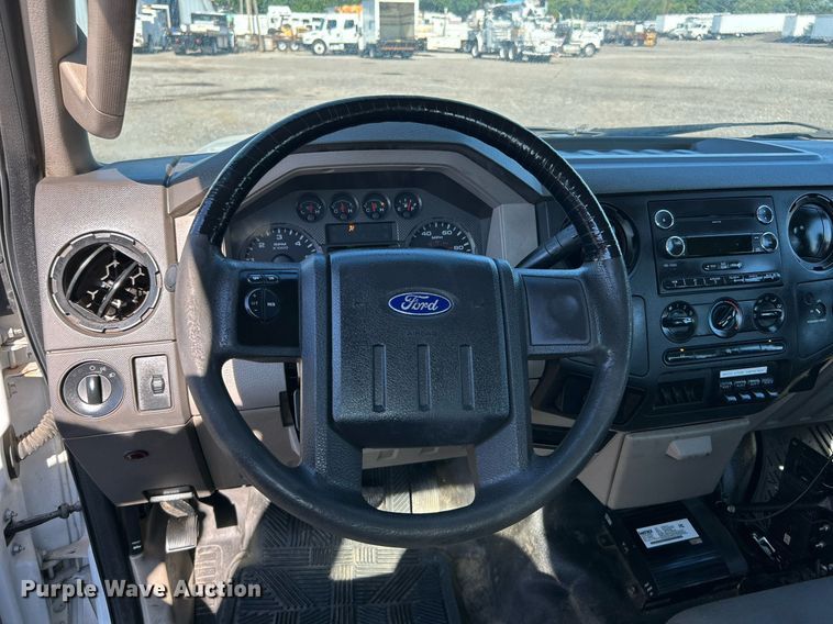 image for item KW9091 2010 Ford F450 Super Duty XL  bucket truck