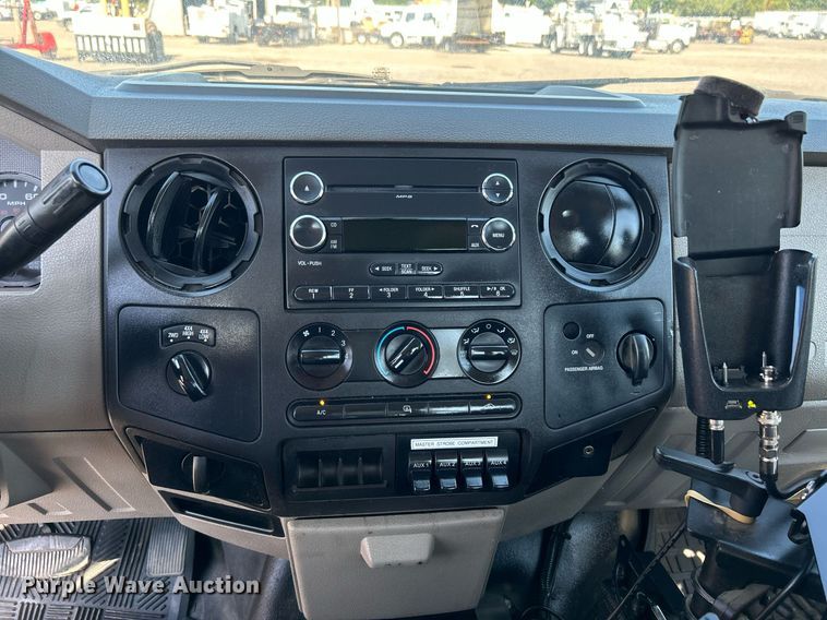 image for item KW9091 2010 Ford F450 Super Duty XL  bucket truck