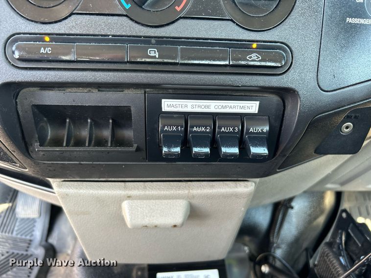 image for item KW9091 2010 Ford F450 Super Duty XL  bucket truck