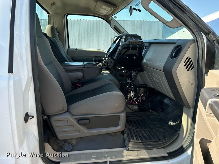 image for item KW9091 2010 Ford F450 Super Duty XL  bucket truck