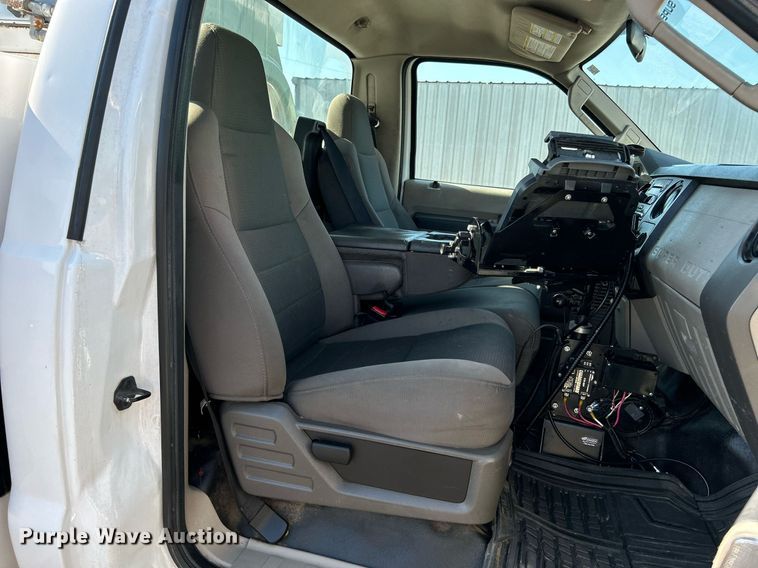 image for item KW9091 2010 Ford F450 Super Duty XL  bucket truck