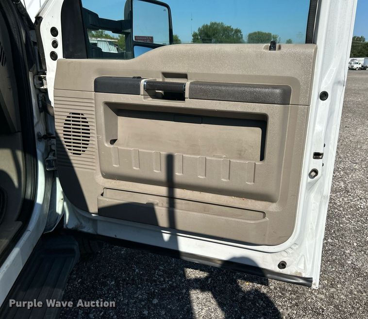 image for item KW9091 2010 Ford F450 Super Duty XL  bucket truck