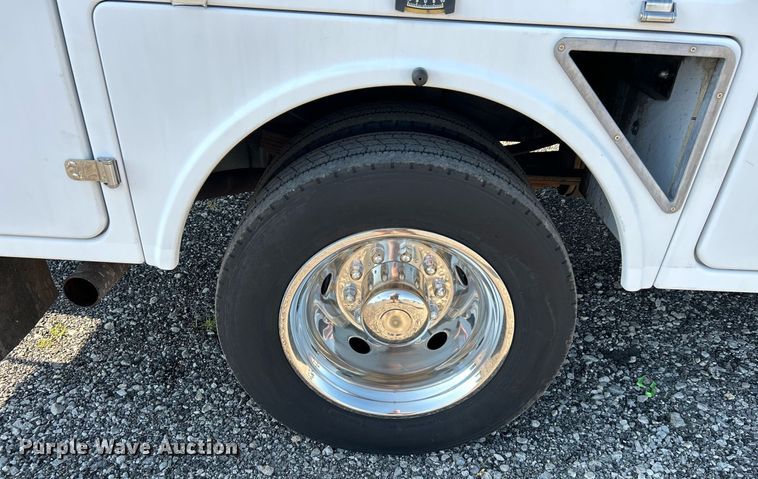 image for item KW9091 2010 Ford F450 Super Duty XL  bucket truck