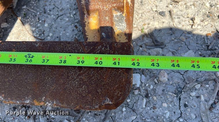 image for item LF9471 Caterpillar  excavator bucket