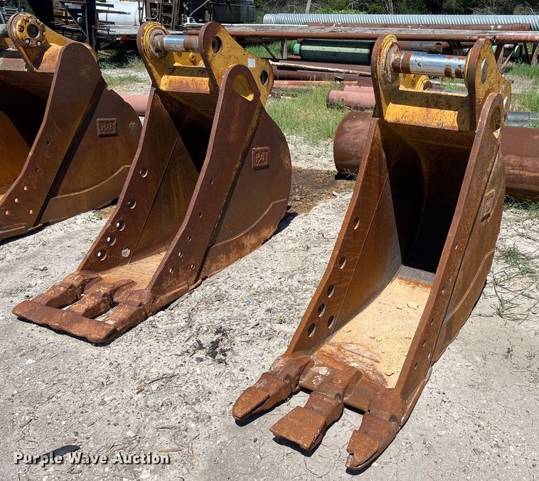 image for item LF9472 (2) Caterpillar excavator buckets