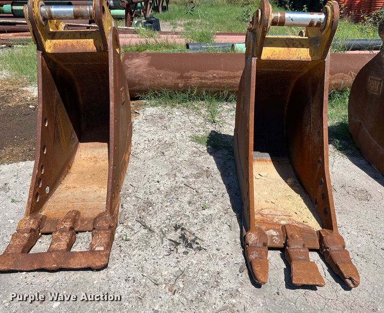 image for item LF9472 (2) Caterpillar excavator buckets