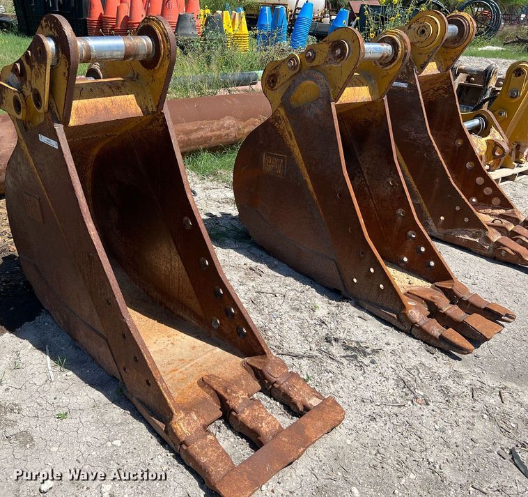 image for item LF9472 (2) Caterpillar excavator buckets