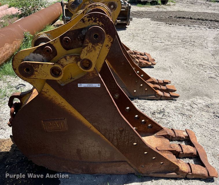 image for item LF9472 (2) Caterpillar excavator buckets