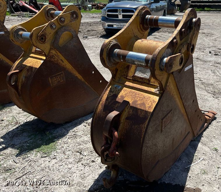 image for item LF9472 (2) Caterpillar excavator buckets