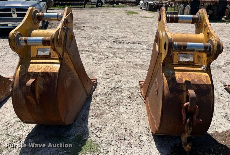 image for item LF9472 (2) Caterpillar excavator buckets